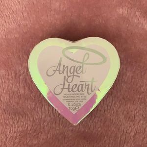 Makeup Revolution Angel Heart highlighter